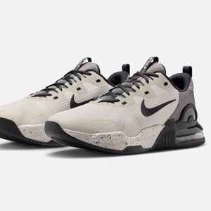New in Box Nike Air Max Alpha Trainer 5 Men’s Size 8 Black Gray Athletic Shoes